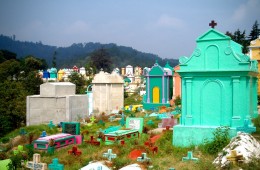 Kleurrijke Begraafplaats in Chichicastenango in Guatemala
