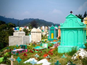 Kleurrijke Begraafplaats in Chichicastenango in Guatemala