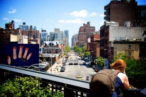 Vanaf de Highline, een van de hoogtepunten tijdens een bezoek aan New York, kun je 10th avenue vast leggen.