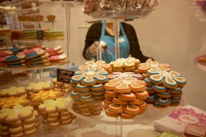 Hier zie je Eleni's Cookies in Chelsea Market New York