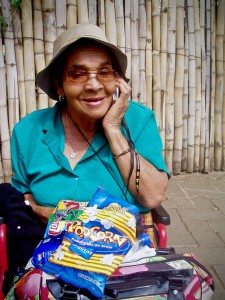Mijn favo oppasoma: Doña Matilda tijdens uitje naar La Aurora Zoo - Guatemala